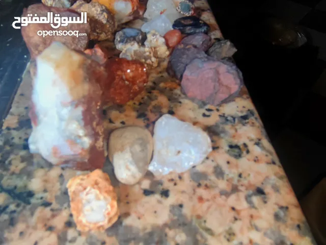 احجار كريمة خام مختلطة لمن يهمهم الأمر تواصل عبر الخاص