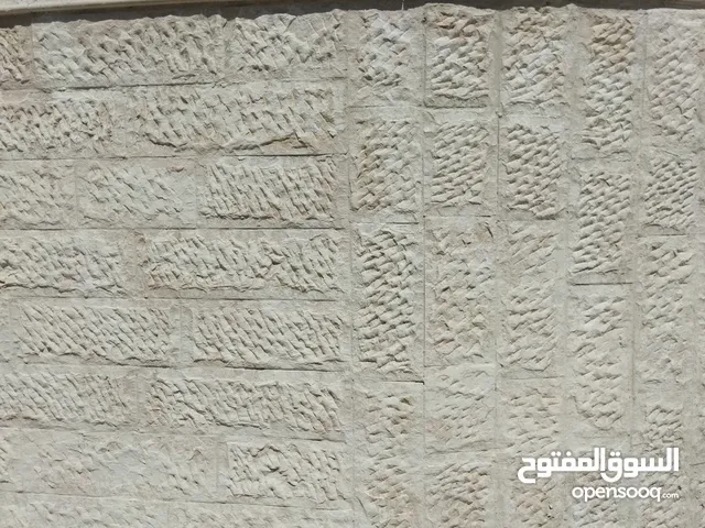 150 m2 4 Bedrooms Townhouse for Sale in Zarqa Al Autostrad