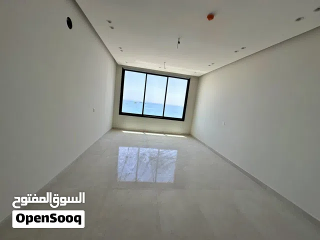 للبيع شقة جديدة من 4 غرف نوم مطله علي البحر