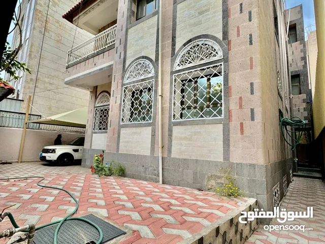 440 m2 More than 6 bedrooms Villa for Rent in Sana'a Haddah