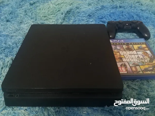 بلايستيشن 4 مستعمل سنه و ثلاث شهور نظيف بسعر 70 ريال مع كنترولر وشريط جراند