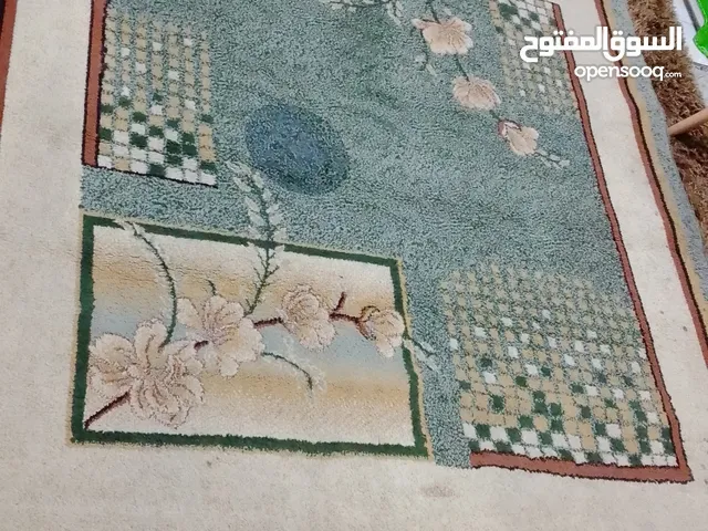 سجاده مستعمله طولها مترين و30 والعرض متر و70