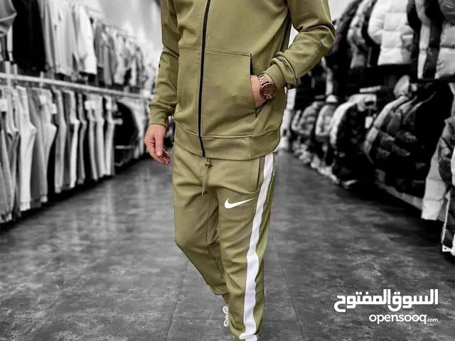 يا شباب، إذا بدكم تبرزوا بأناقتكم، ترنجنا الجديد هو الخيار المثالي! فخامة وجودة بتجمع بين الراحة وال