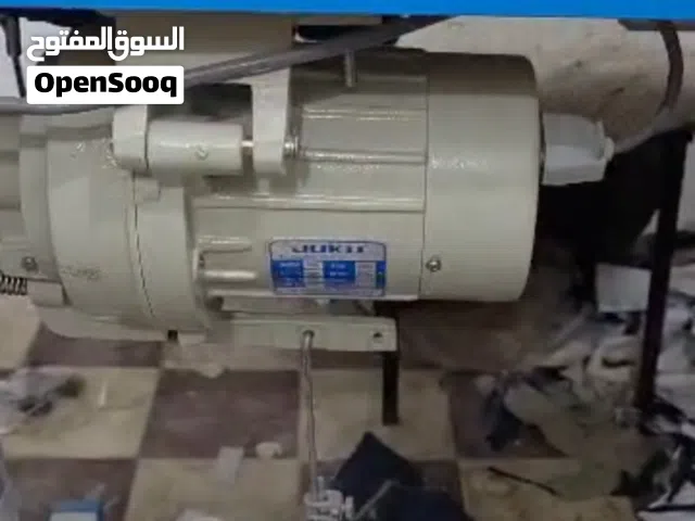 تلاتة مكينات خياطة