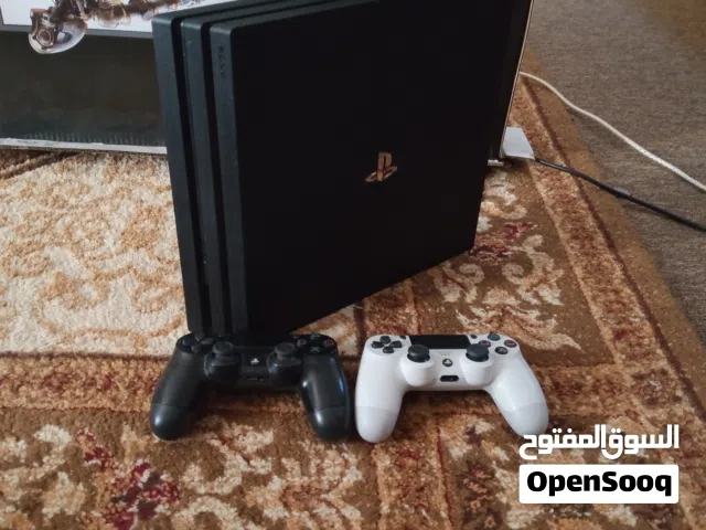 ps4 pro مهكر مستعمل استعمال نضيف معاه يدين اصليات وباقت العاب