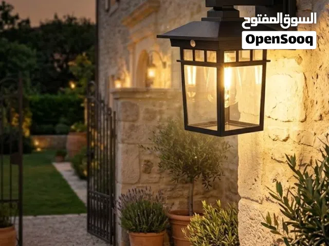 كشاف جدران يعمل على الطاقة الشمسية