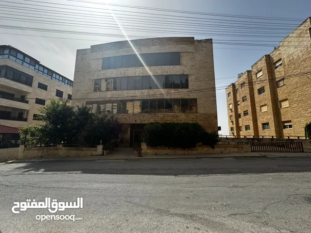 Luxury apartment three bedroom All en-suite have heating and cooling central AC,Electric abajour.