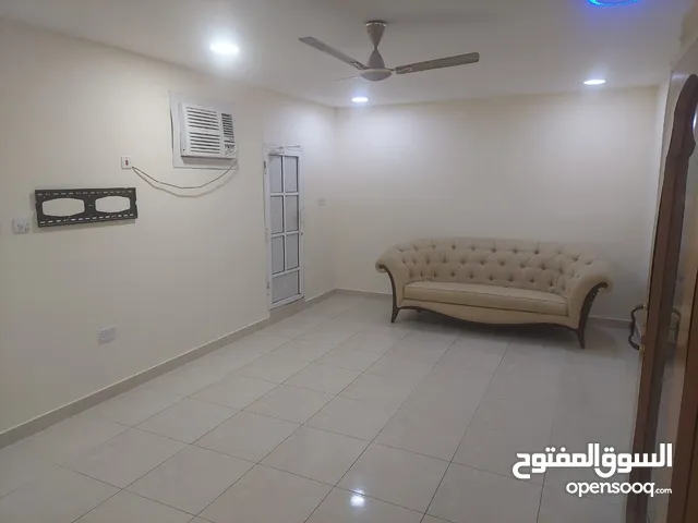 للايجار شقة في مدينة حمد مع مكيفات