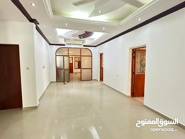 450 m2 More than 6 bedrooms Villa for Rent in Muscat Al Maabilah