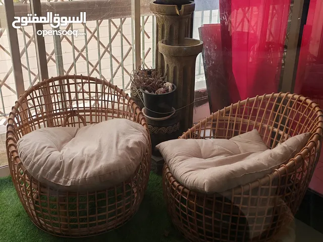 للبيع كرسي عدد 2 وشلال ومكتبة