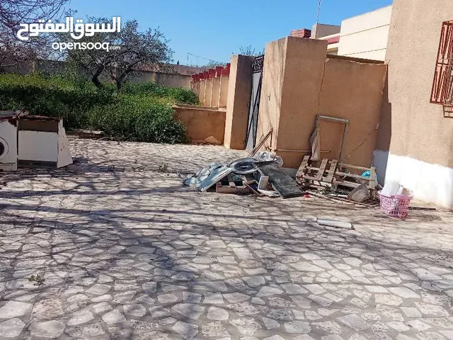 قطعة ارض للبيع مساحتها 1000م بها منزل بصفاقس