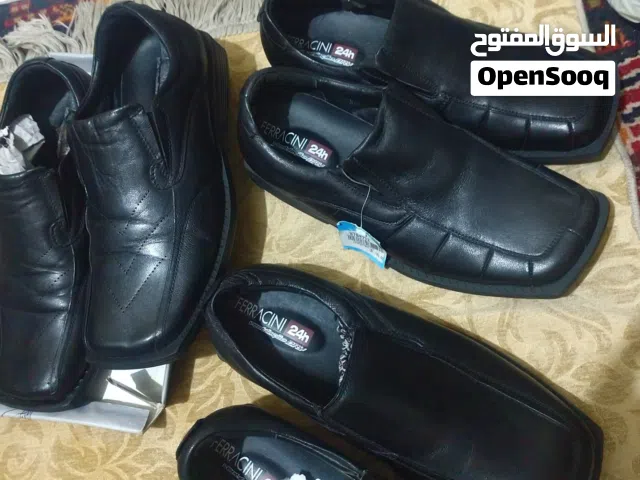 ثلاث جزمات مااااركه