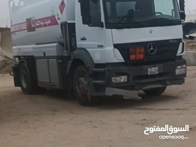 تنكر يصلح لنقل الديزل او المياه
