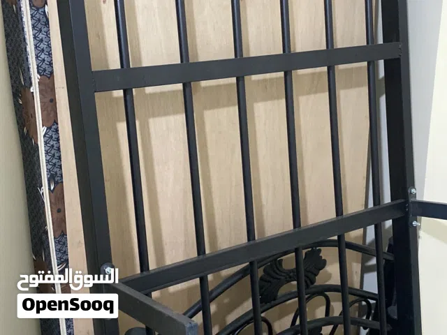 سرير حديد للبيع