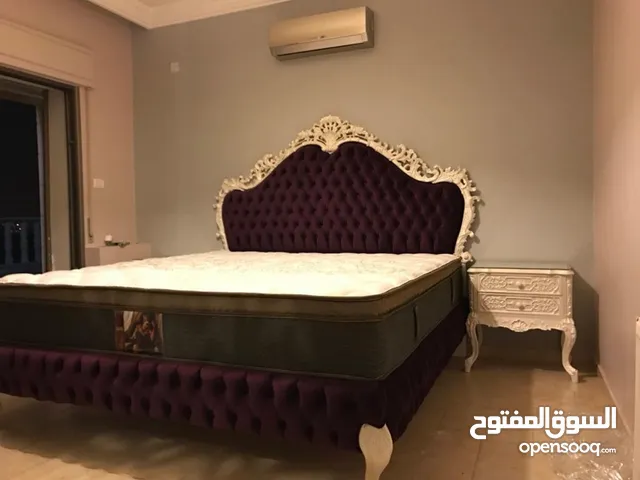 غرفة نوم ملوكية جديدة غير مستخدمة ابدااا طراز فرنسي ابيض وخمري (إمكانية شراء كل غرض لوحده )