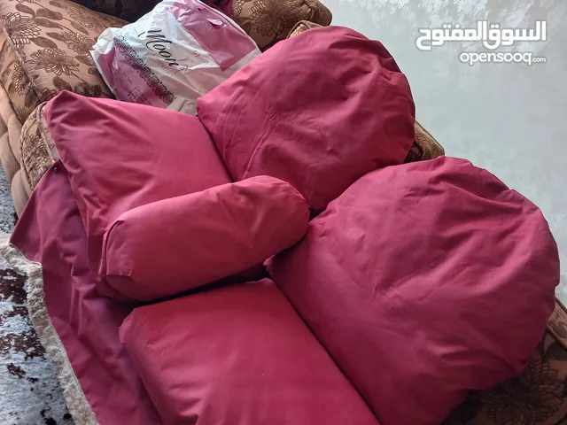 فرش مرجيحة ثنائية بحالة ممتازة ووتر بروف تفصيل للبيع بسعر مغري