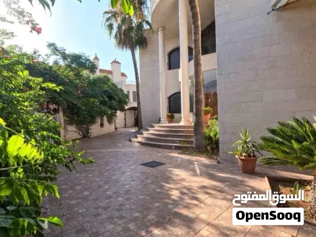 فرصة عقارية نادرة: فيلا مستقلة فاخرة للبيع في قلب عبدون