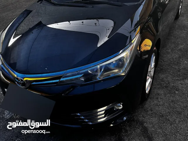 تويوتا كورولا 2018 بنزين وارد الوكالة لون اسود مالك واحد