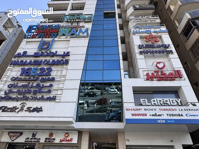 مبني طبي للبيع بكامل علي حسن مامون رئيسي مدينه نصر امام النادي الاهلي بجور عيادات التيسير