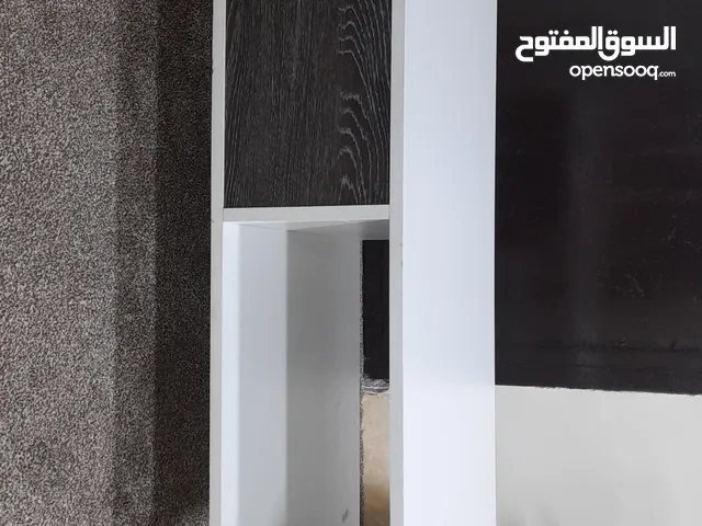 طاولة مستعملة