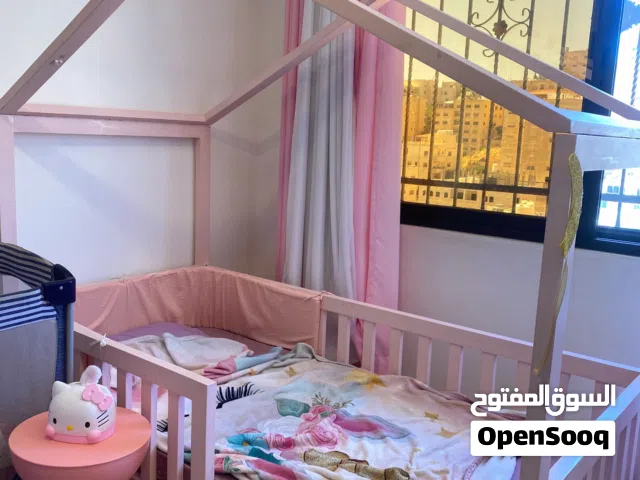 سرير منتسوري اطفال بحالة ممتازه جدا للبيع المستعجل