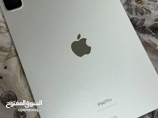 Apple iPad pro 4 128 GB in Southern Governorate