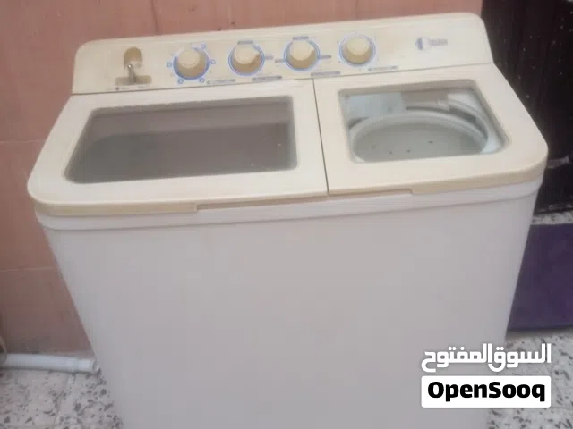 غسالة 10كيلو تغسل وتعصر امورها تمام ومش مصلحه قبل