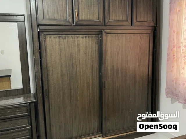 غرفة نوم تفصيل ثقيل خشب لاتيه وزان وقشرة بلوط مكون من خزانة درفتين سحاب طابقين  وتواليت مع مرايتو تخ