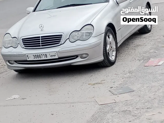 2004 مرسيدس بنز الفئة-C C 200
