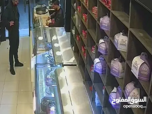 محل حلويات وايس كريم للبيع