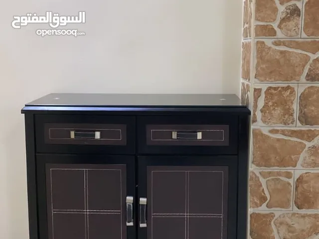 طاوله تلفزيون وخزانه احذية داخلية
