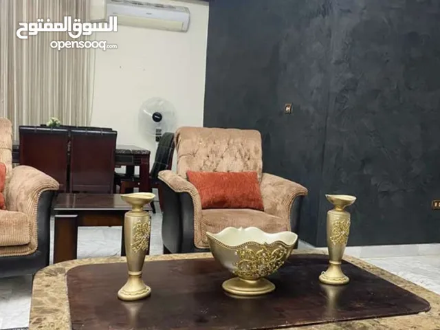 شقة  مفروشة فاخرة للايجار في عمان - الرابية منطقة مخدومة ومميزة جدا وهادئة.