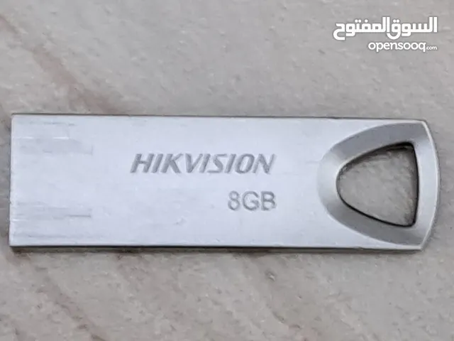 للبيع فلاشة هيكفيجن Hikvision 8 GB.