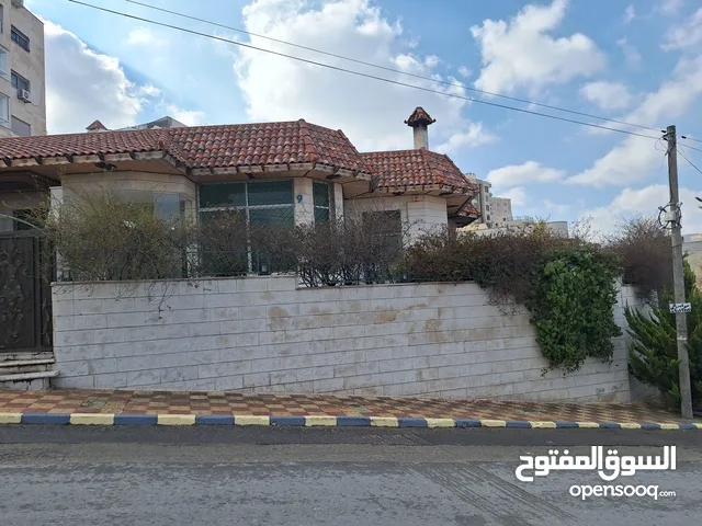 فيلا مميزة مطله على مرتفعات جرش والسلط للبيع