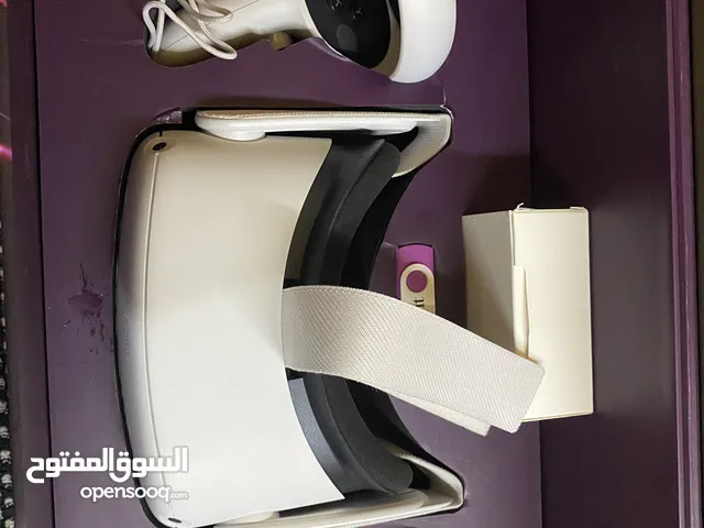 معها كامل اغراضهاVR جديده في كرتونها