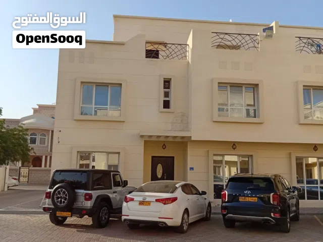 فيلا راقية للإيجار بالحيل الجنوبية داخل مجمع Luxury Villa for Rent in Al Hail South Inside a Compo