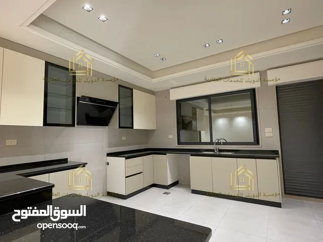 شقة فاخرة - لم تسكن - 4نوم 2ماستر - 230م - ارضية - ترس - موقع هادئ ومميز