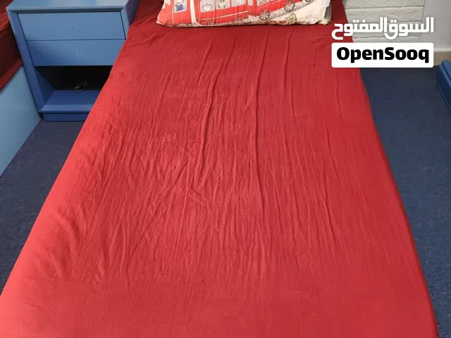 سرير مفرد بتصميم عصري وأنيق