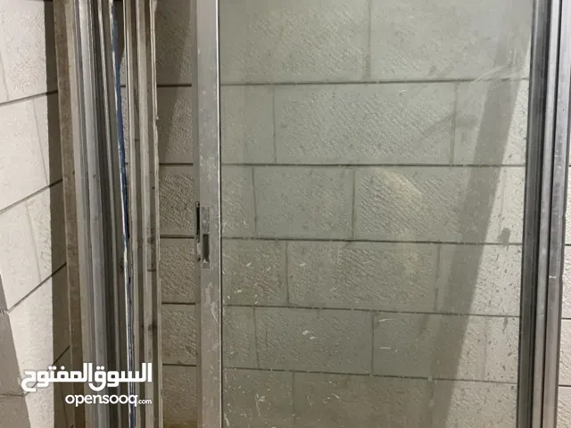 باب مخزن المنيوم كامل مكمل مش ناقصت اشي