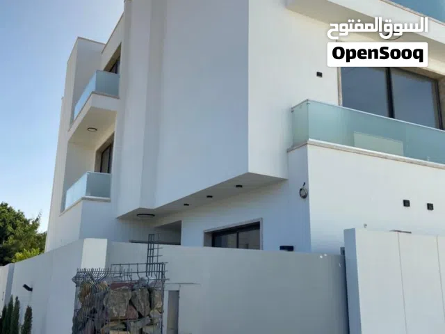 اخر شقة في عمارة فاخرة في البغدادي