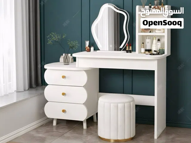 ميز تواليت مع الطابورية والمرايا أضاءة LED