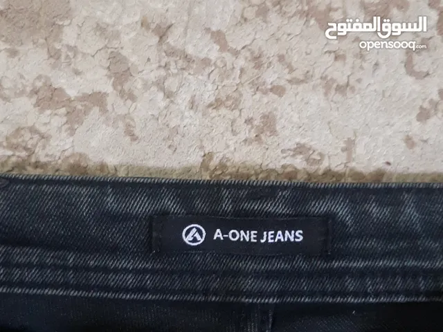 مستعمل شبه جديد سبب البيع صغر المقاس علي القصه ستريت و ليس بوي فرند لكن شبه بوي فرند