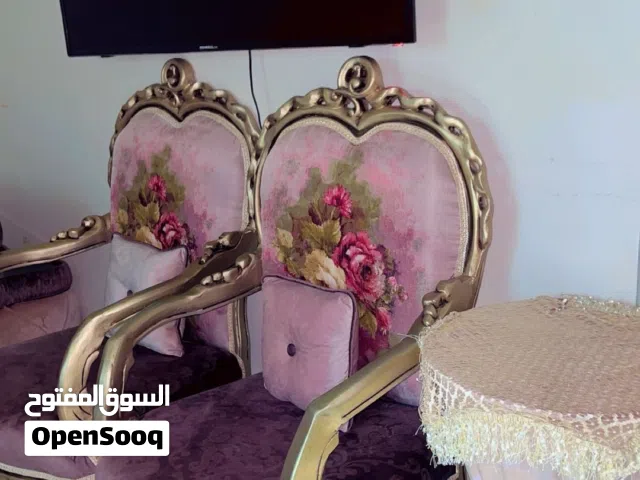 طقم كنب نظيف مرة خالي العيوب باللون الموف والزهري كبير ومرة جميل
