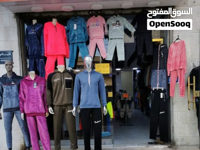 محل البسة للبيع بسعر مغري ومستعجل