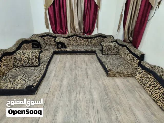 ديوان مجلس ضغط تقريبا ثمانيه متر