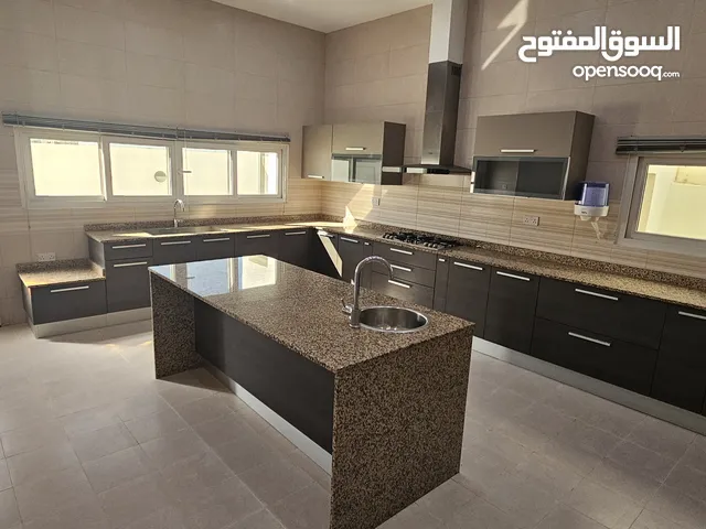 550 m2 More than 6 bedrooms Villa for Sale in Muscat Ansab