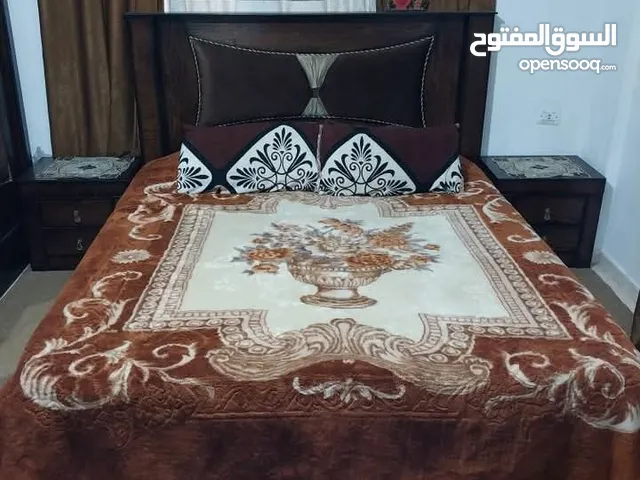 للبيع غرفة نوم  وغرفة اطفال  خزانة مطبخ خشب.. خزانة   كيزار  و كنب و كنب