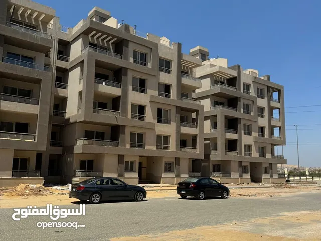 للبيع شقة في كمبوند جامعة القاهرة بمساحة 191 متر نصف تشطيب