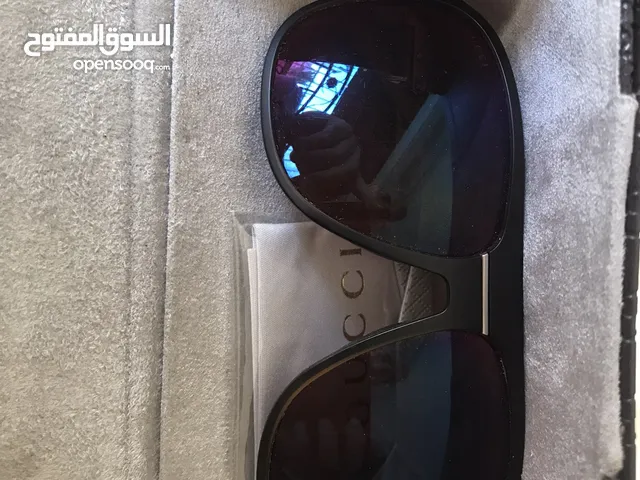 نظاره ماركه Gucci اصليه ايطاليه مع علبتها الاصليه ايضا
