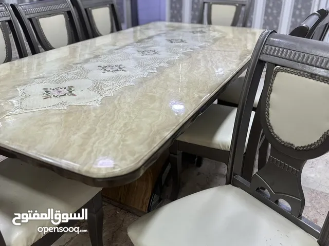 طاولة عائلية للطعام للتواصل واتساب الرقم في الوصف
